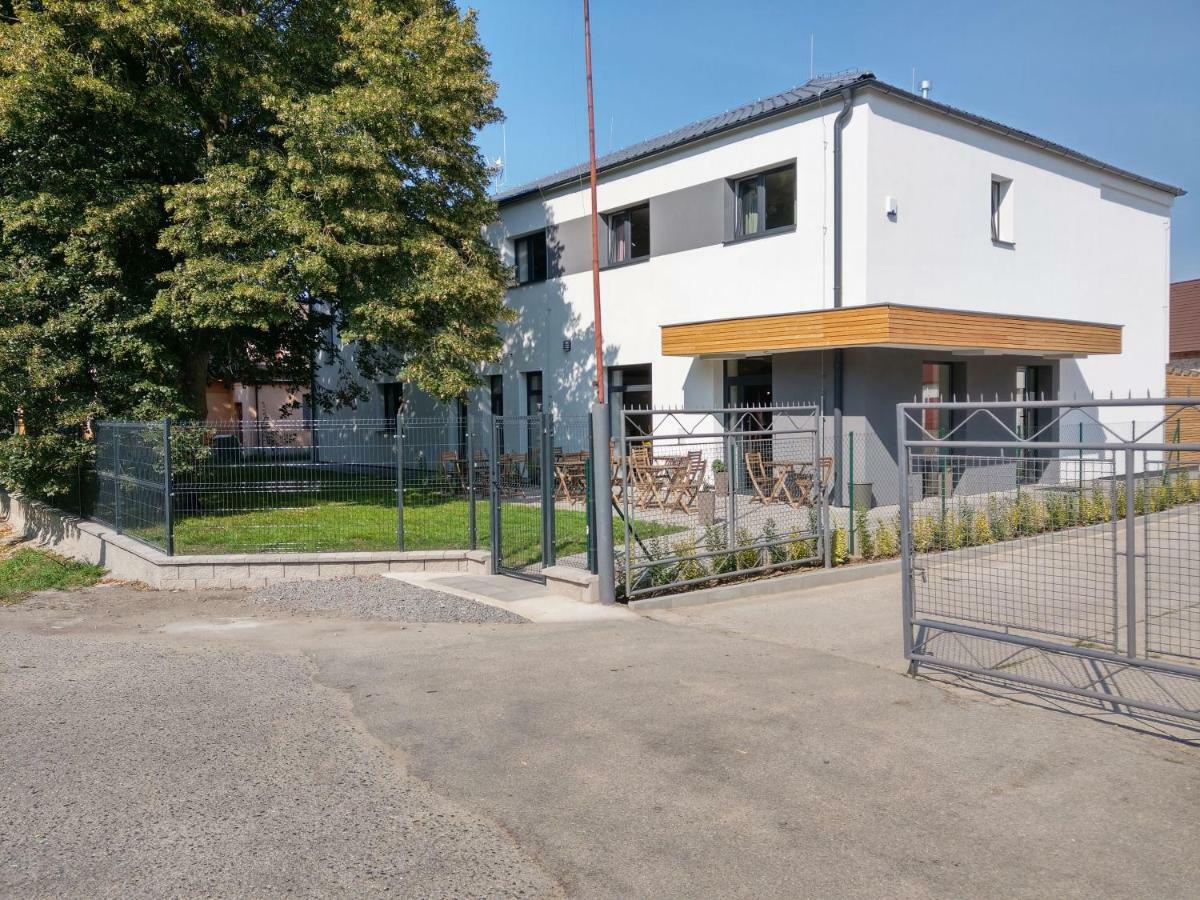 Penzion A Bistro Dilna Trebon Bagian luar foto